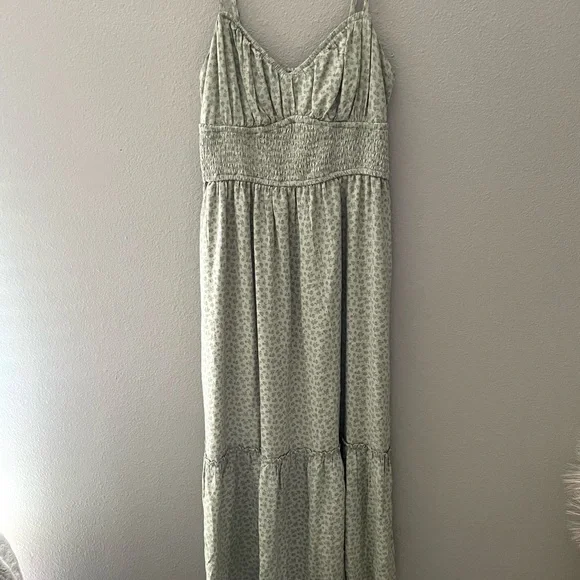Hollister Sage Green Midi Dress - Picture 2 of 5